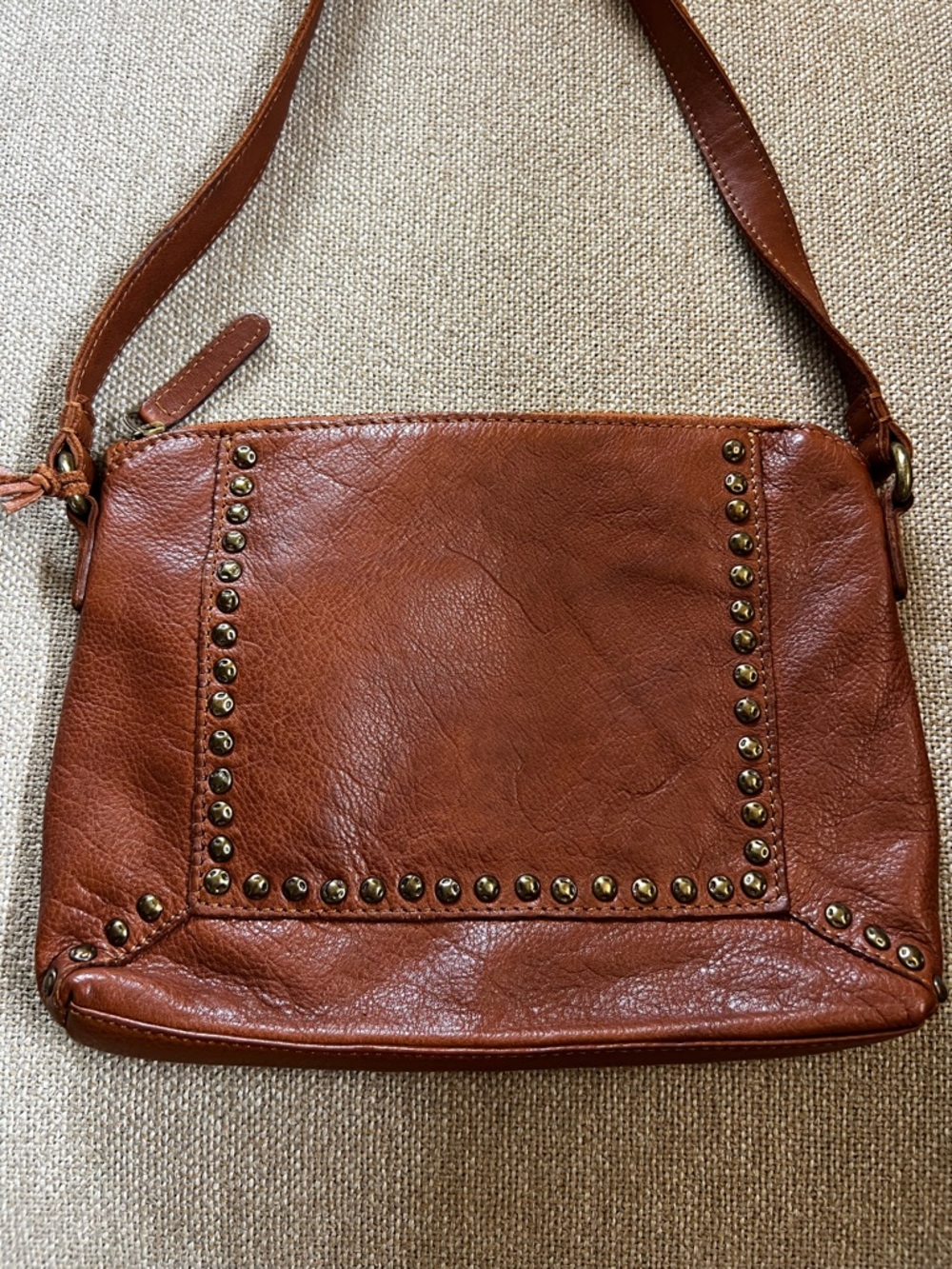 Vilenca Holland Cognac studded leather crossbody bag - Picture 3 of 8